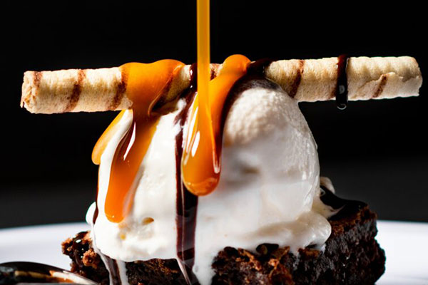 CARAMEL-BROWNIE-ICE-CREAM-600X400